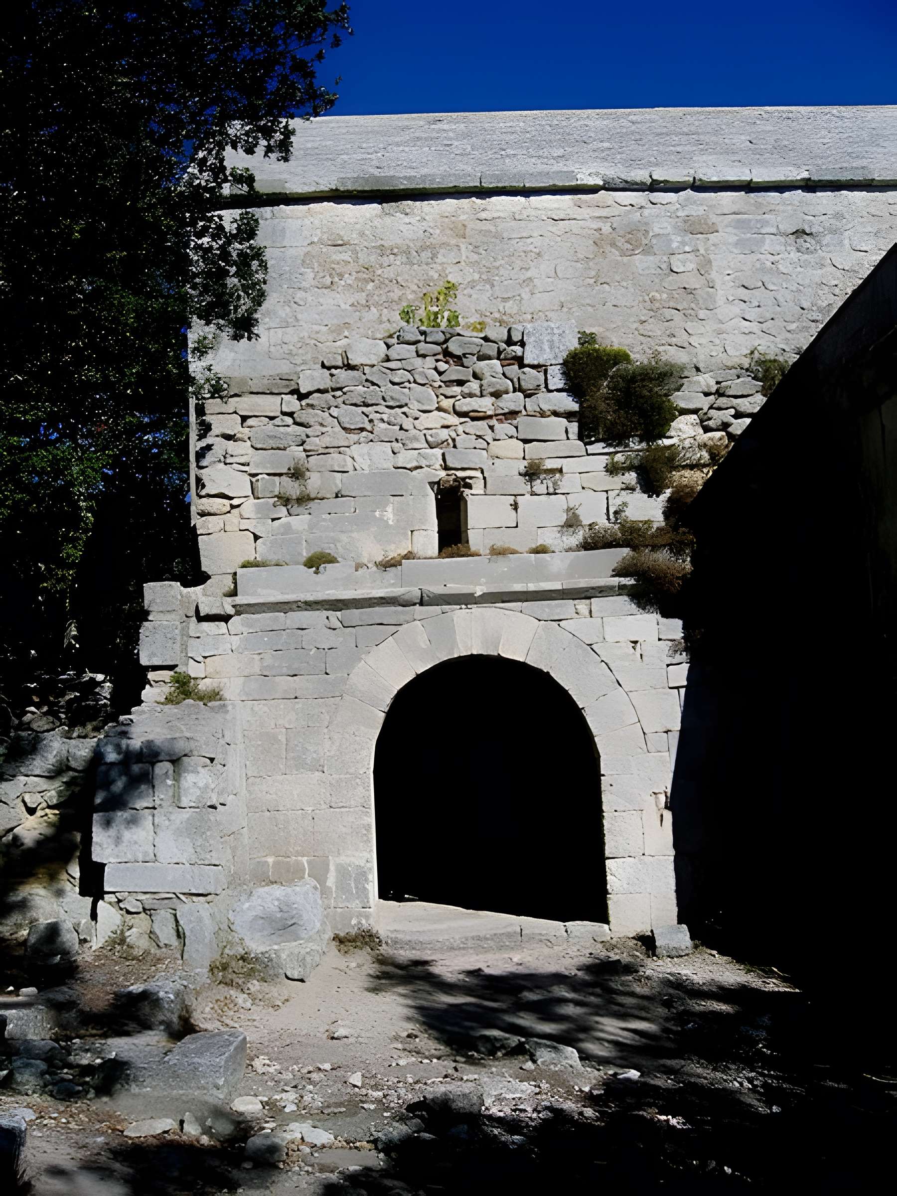 Chapelle Sainte-Anne-de-Goiron (également sur commune de Lambesc)