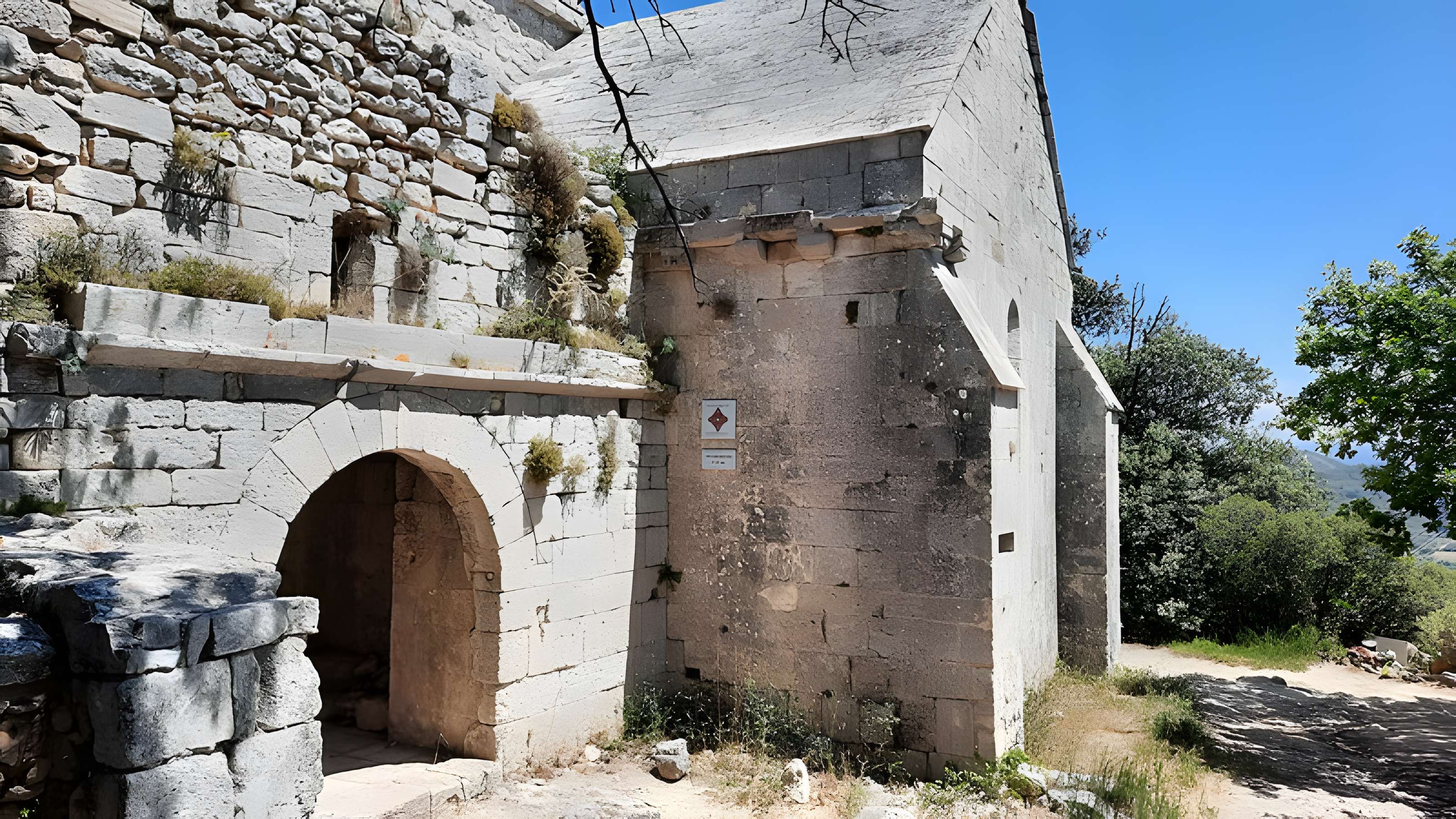 Chapelle Sainte-Anne-de-Goiron (également sur commune de Lambesc)