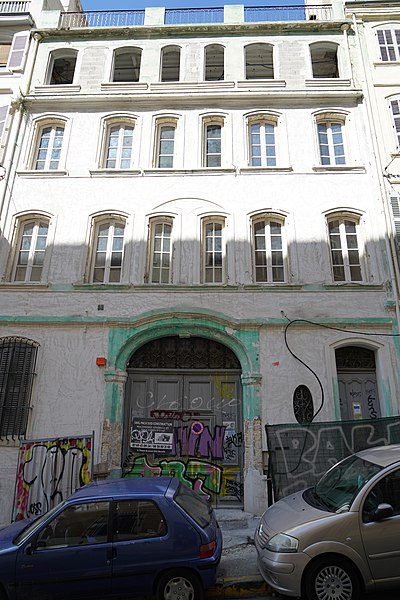 Photo de Ancienne bastide Flotte de la Buzine, actuellement occupée par l'établissement scolaire dit  Cours Saint-Thomas-d'Aquin