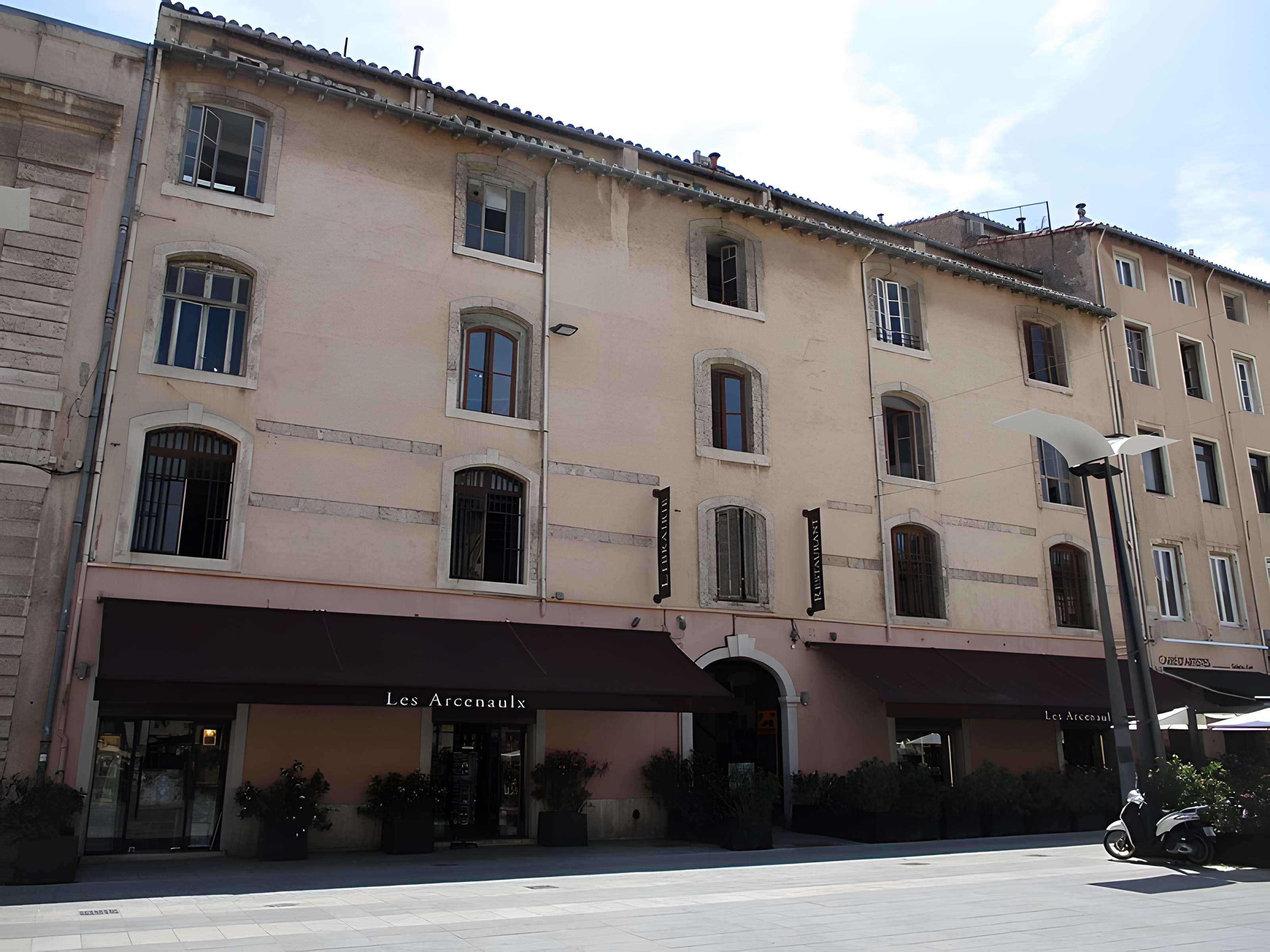 Arsenal des Galères , actuellement entrepôt