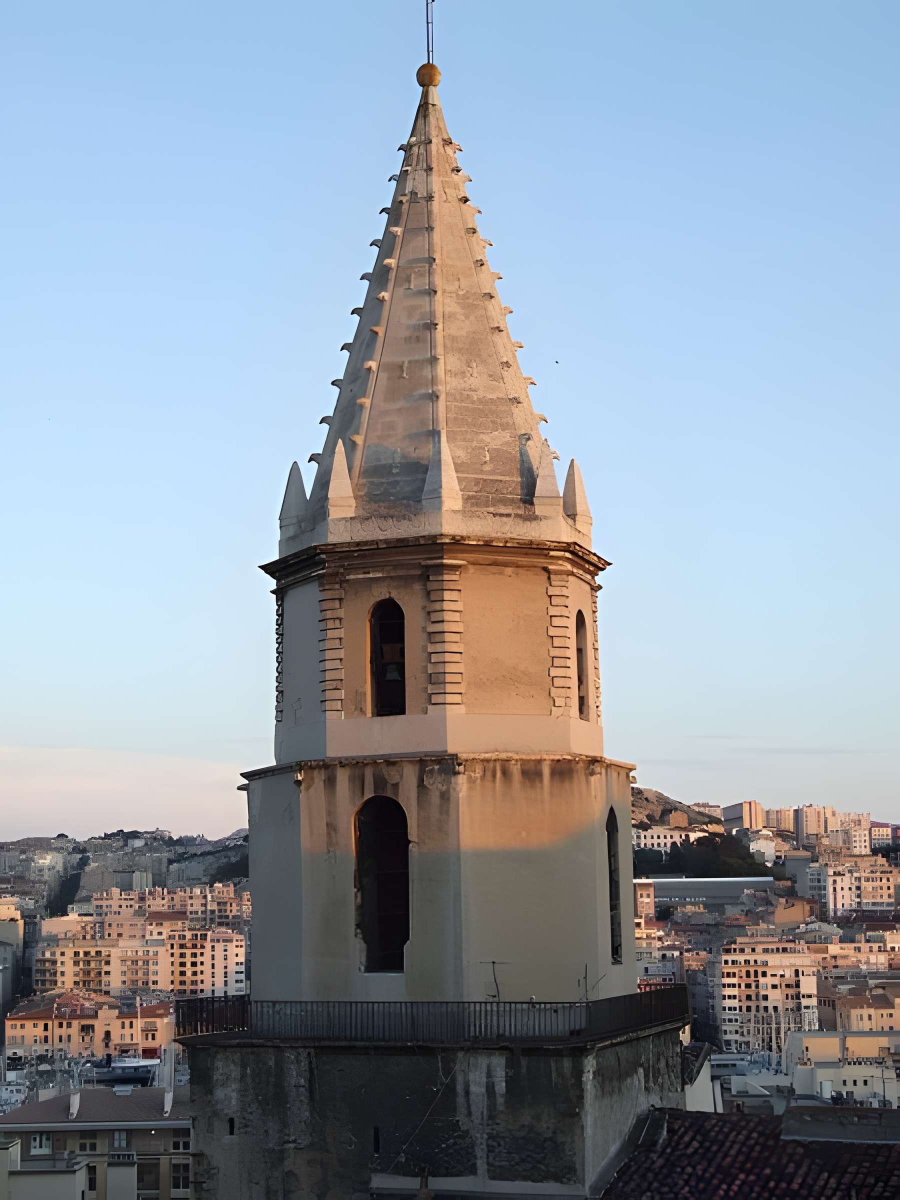 Clocher des Accoules au vieux port