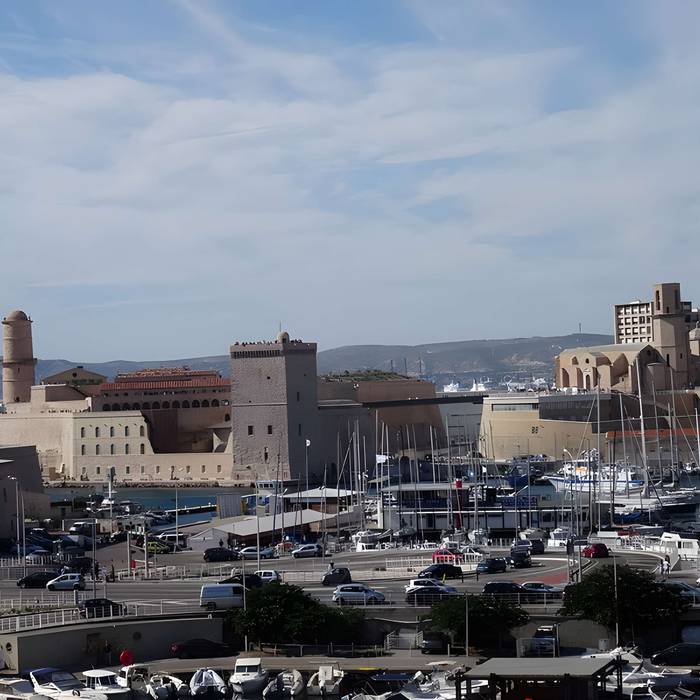 Photo de Eglise et baptistère Saint-Laurent