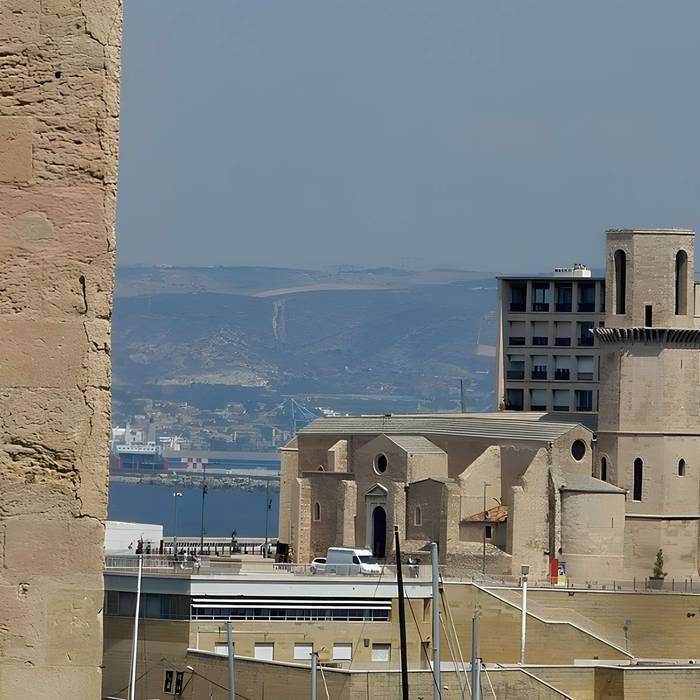 Photo de Eglise et baptistère Saint-Laurent