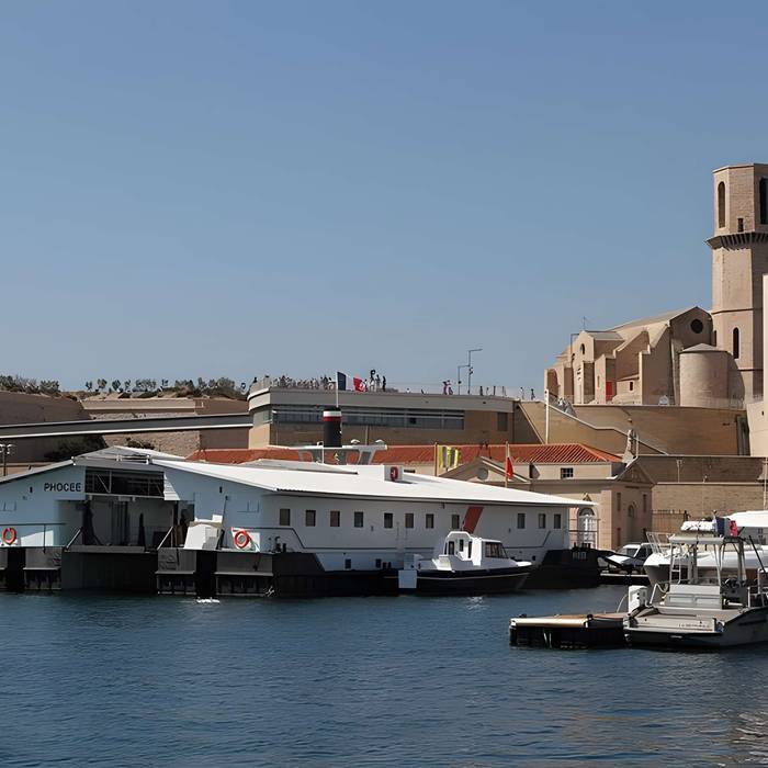 Photo de Eglise et baptistère Saint-Laurent