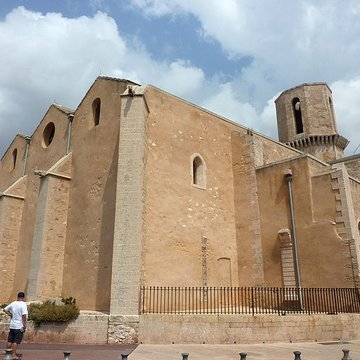 Eglise et baptistère Saint-Laurent