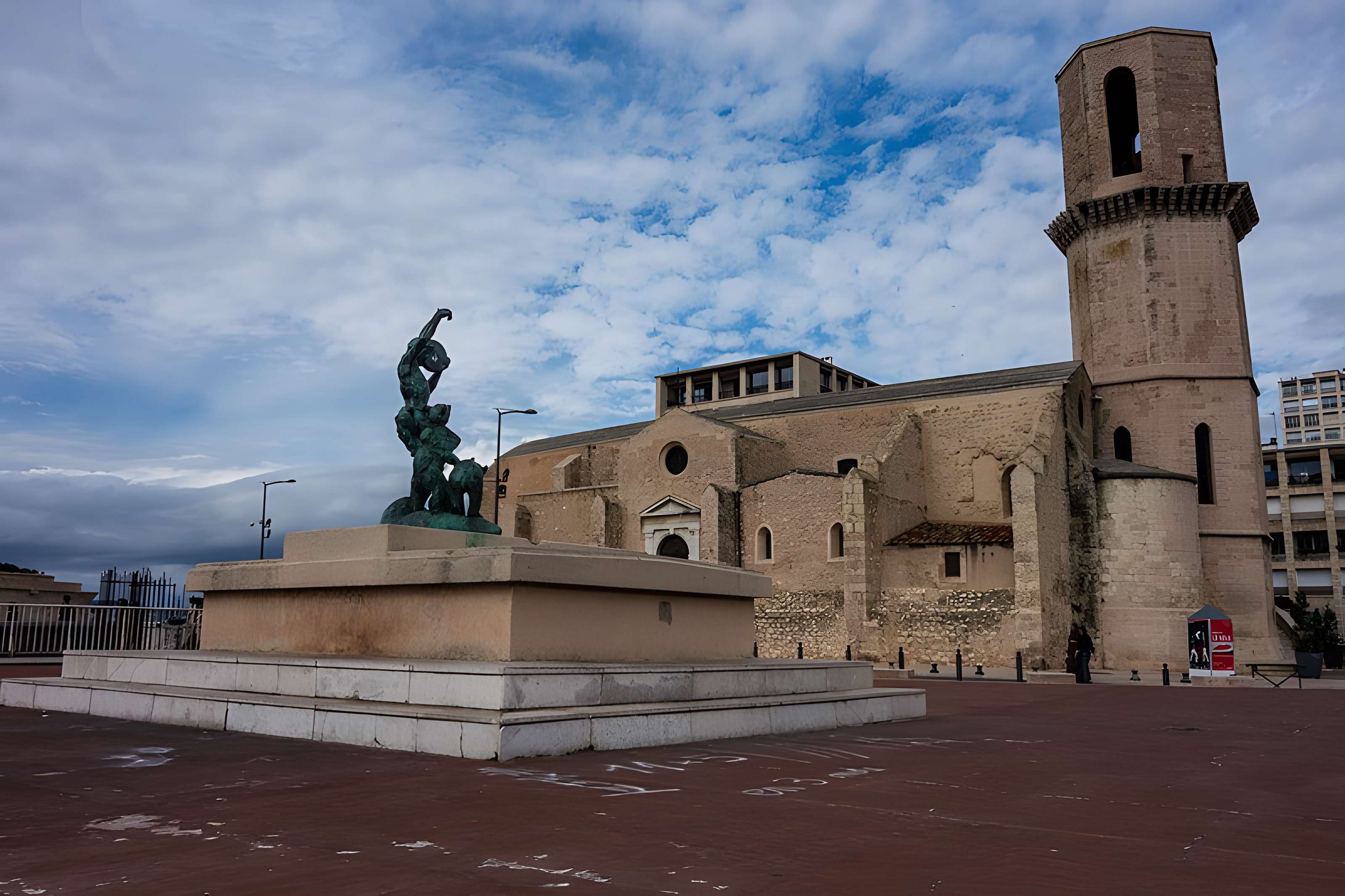 Eglise et baptistère Saint-Laurent