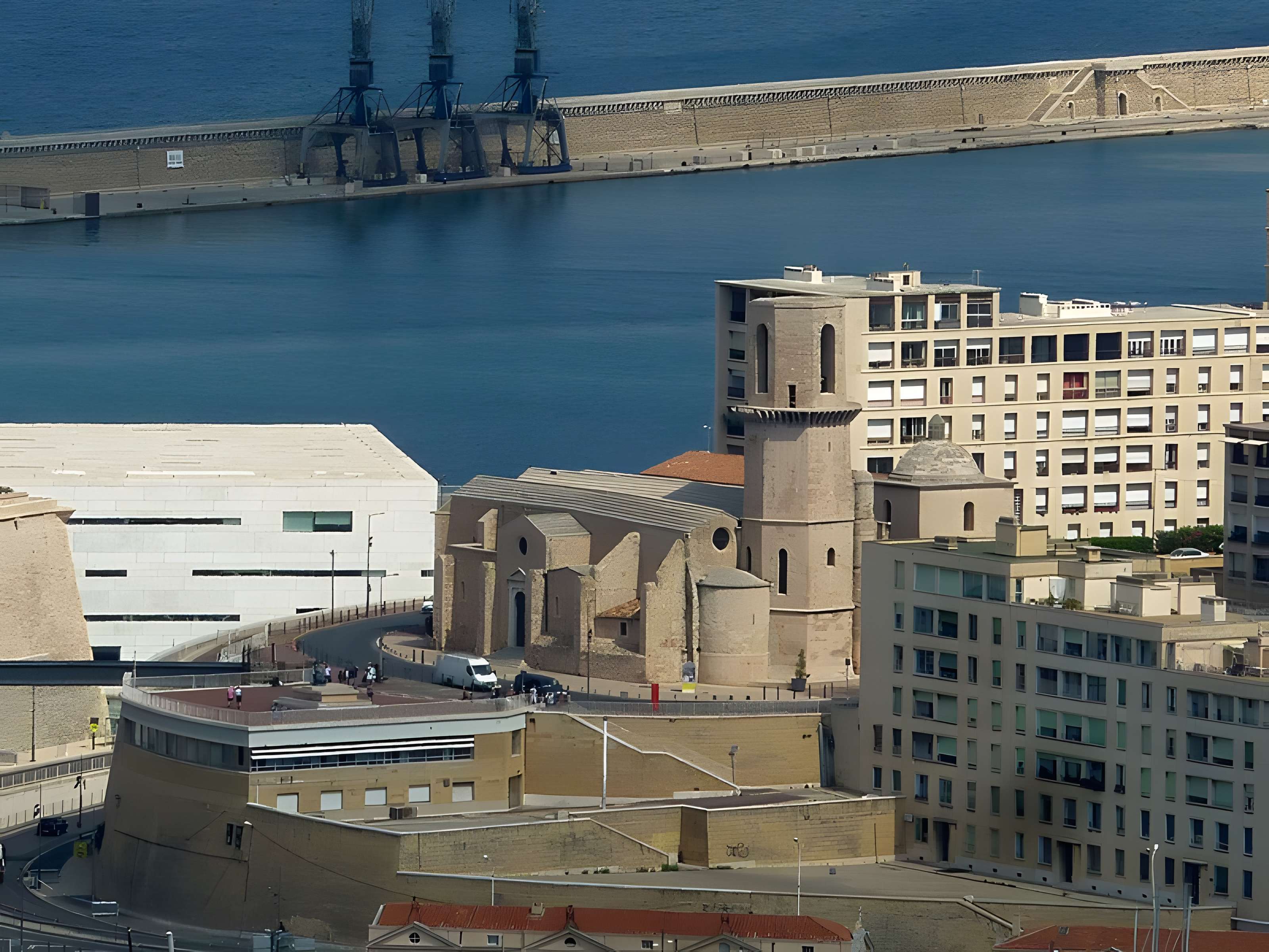 Eglise et baptistère Saint-Laurent