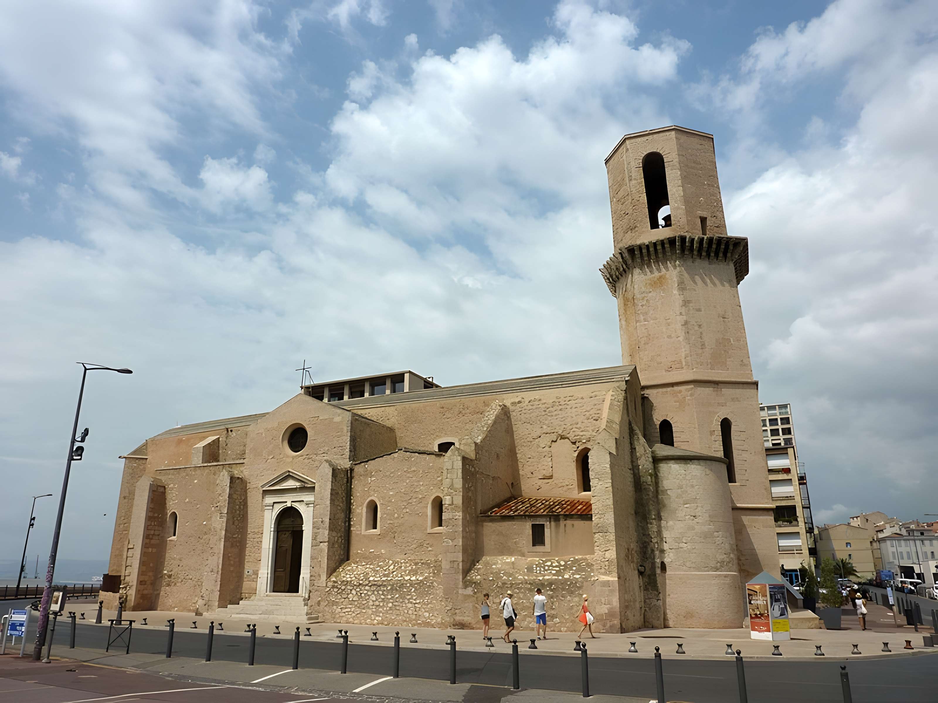 Eglise et baptistère Saint-Laurent