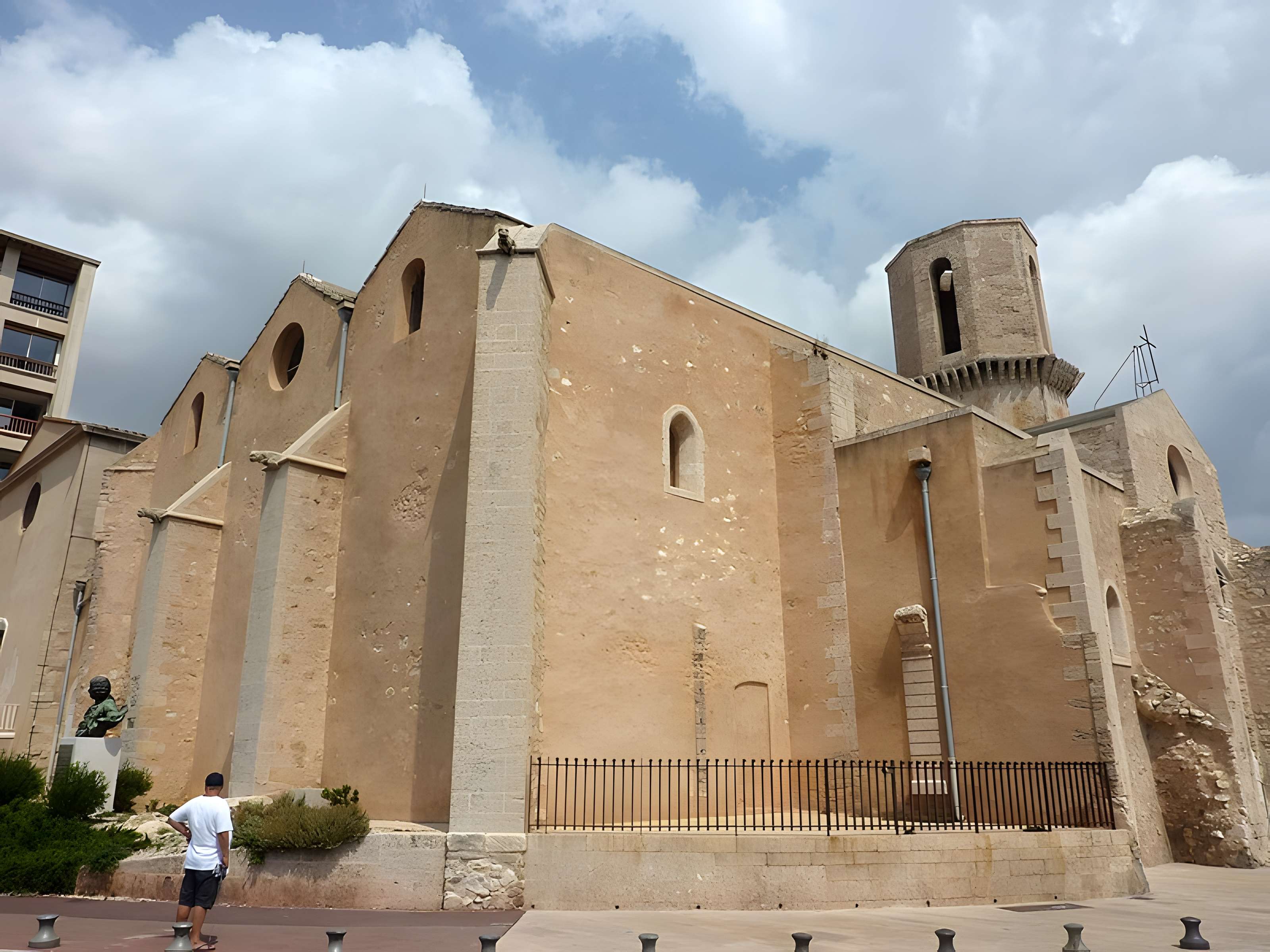 Eglise et baptistère Saint-Laurent
