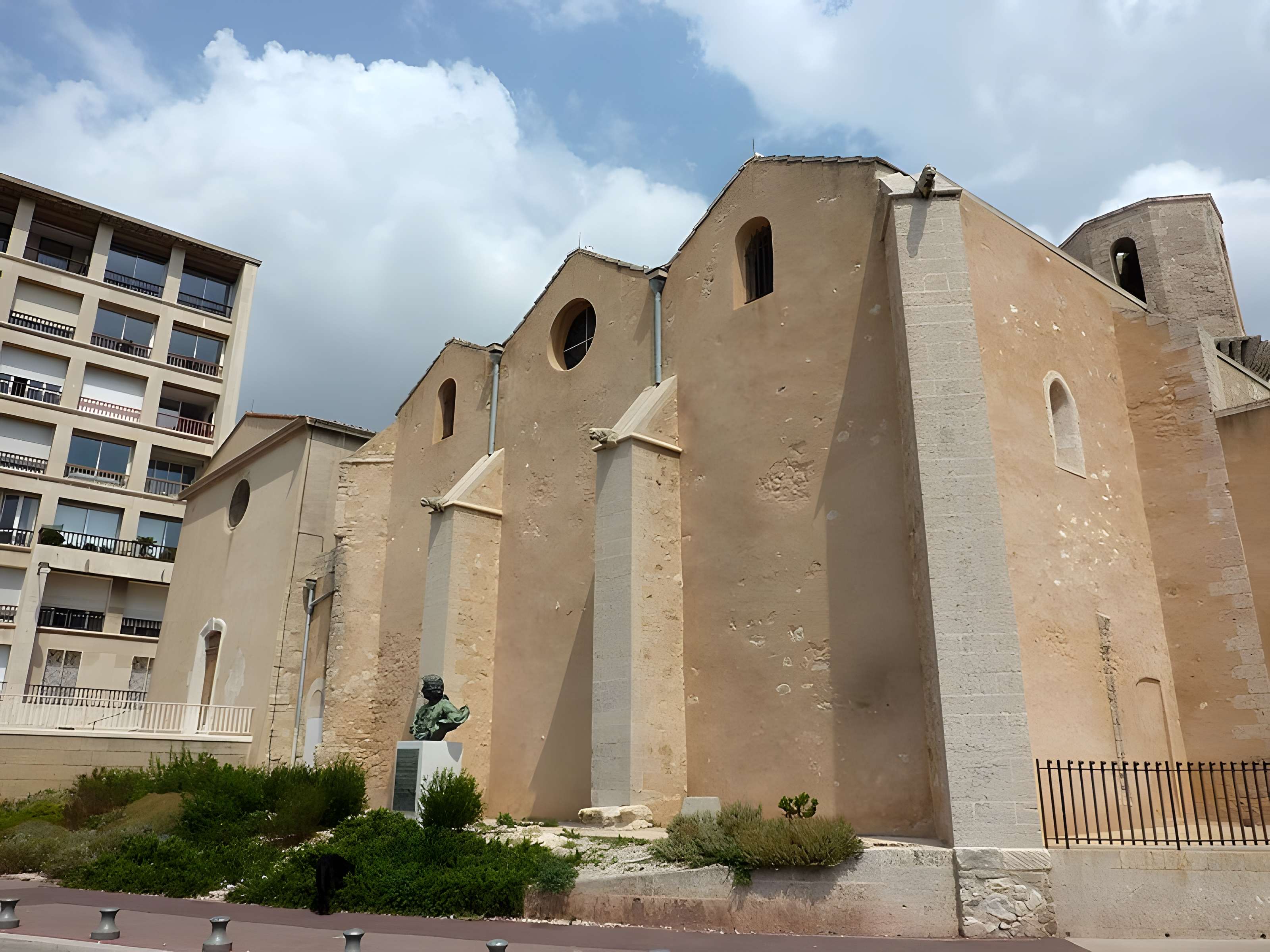 Eglise et baptistère Saint-Laurent