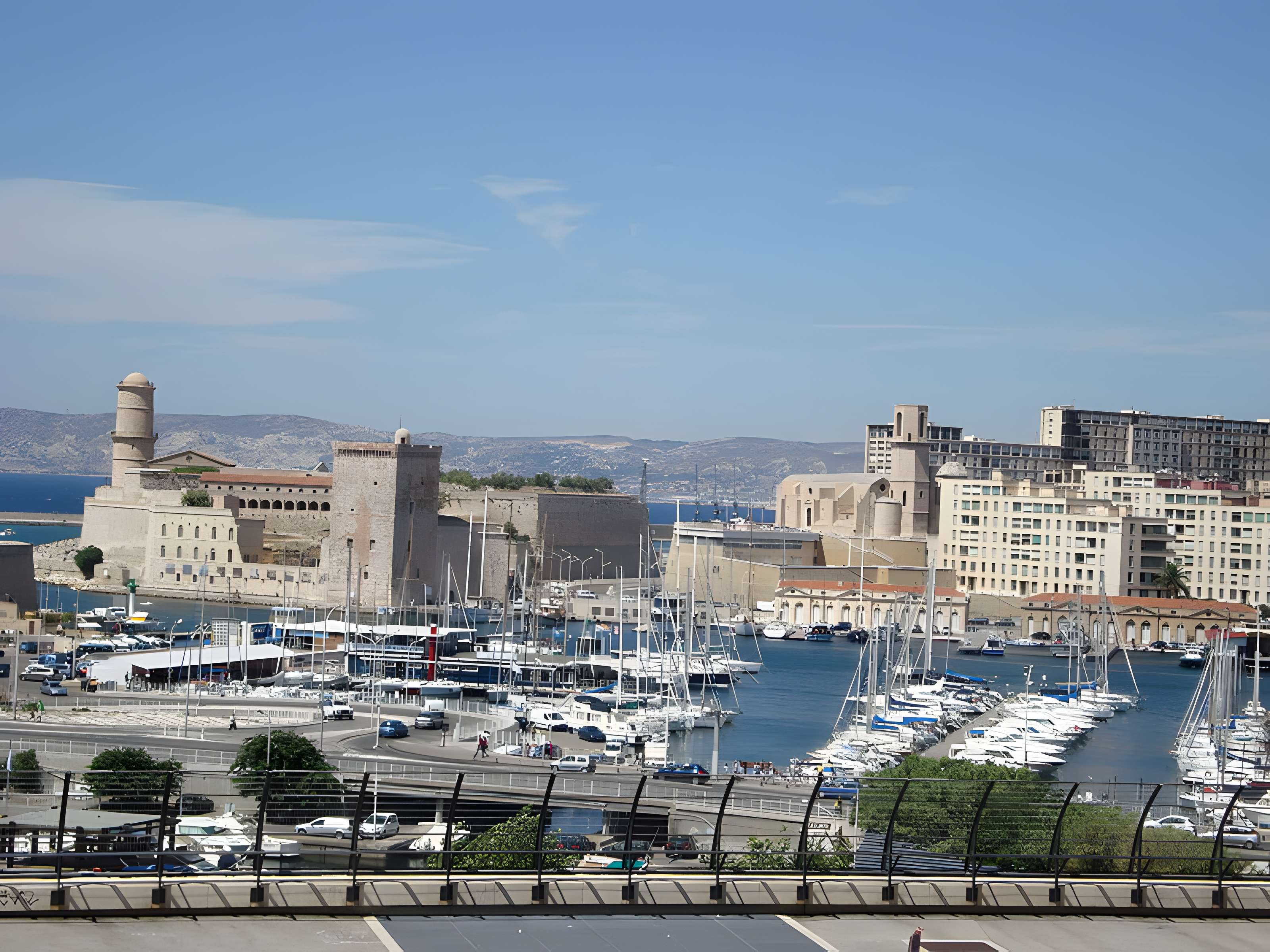 Eglise et baptistère Saint-Laurent