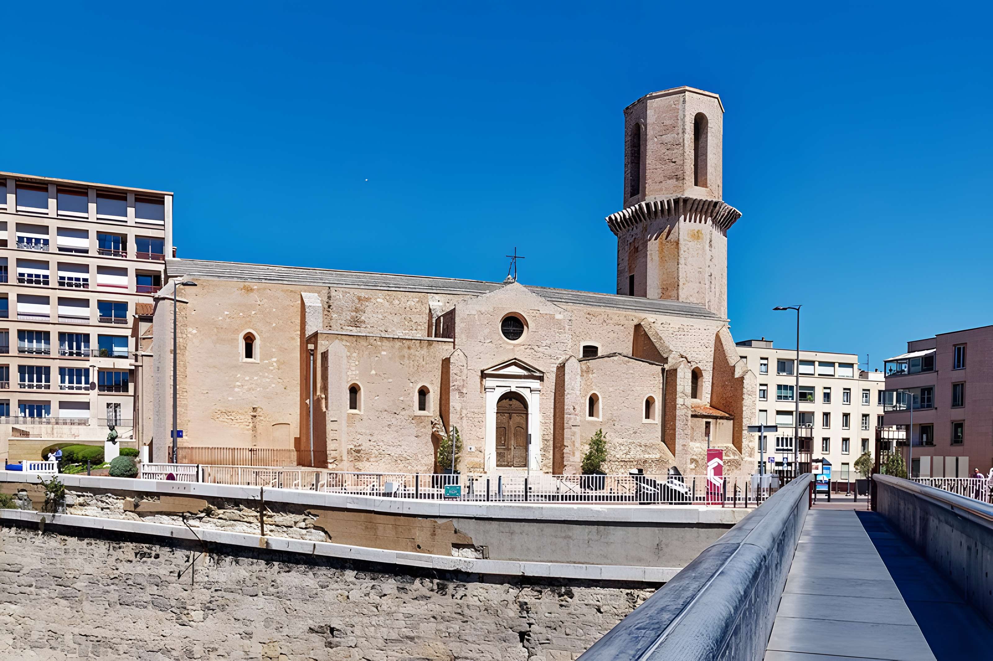 Eglise et baptistère Saint-Laurent