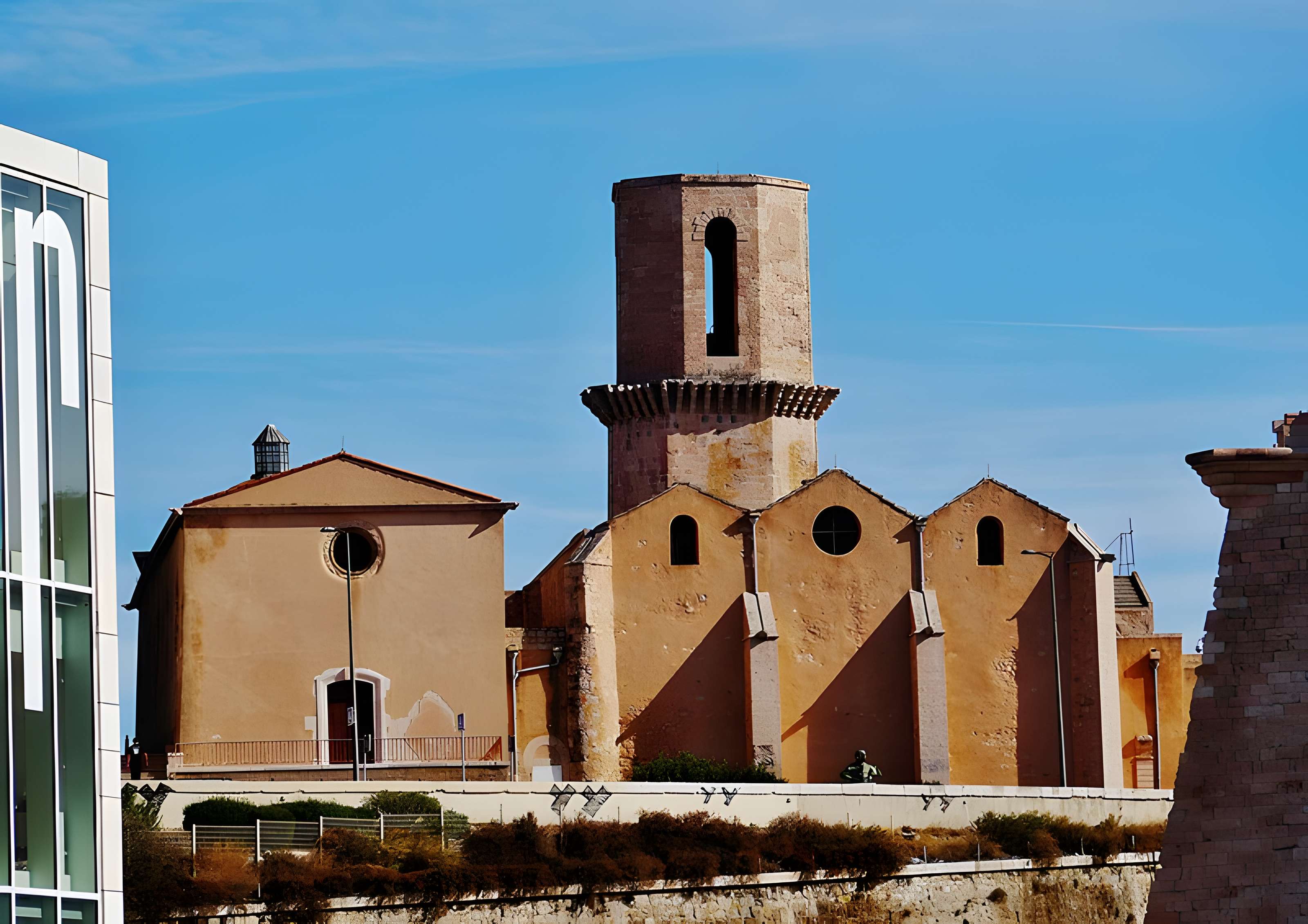 Eglise et baptistère Saint-Laurent