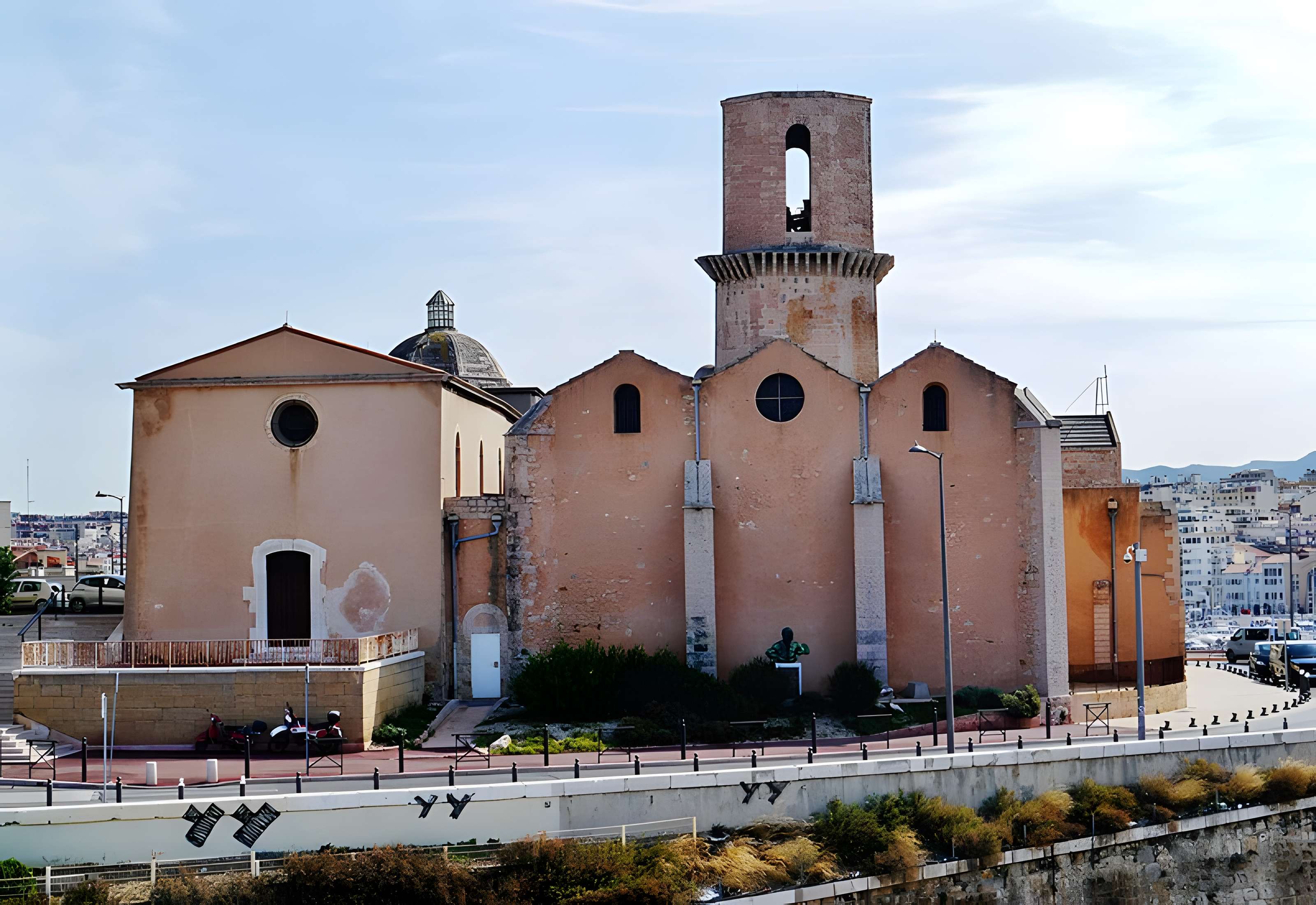 Eglise et baptistère Saint-Laurent