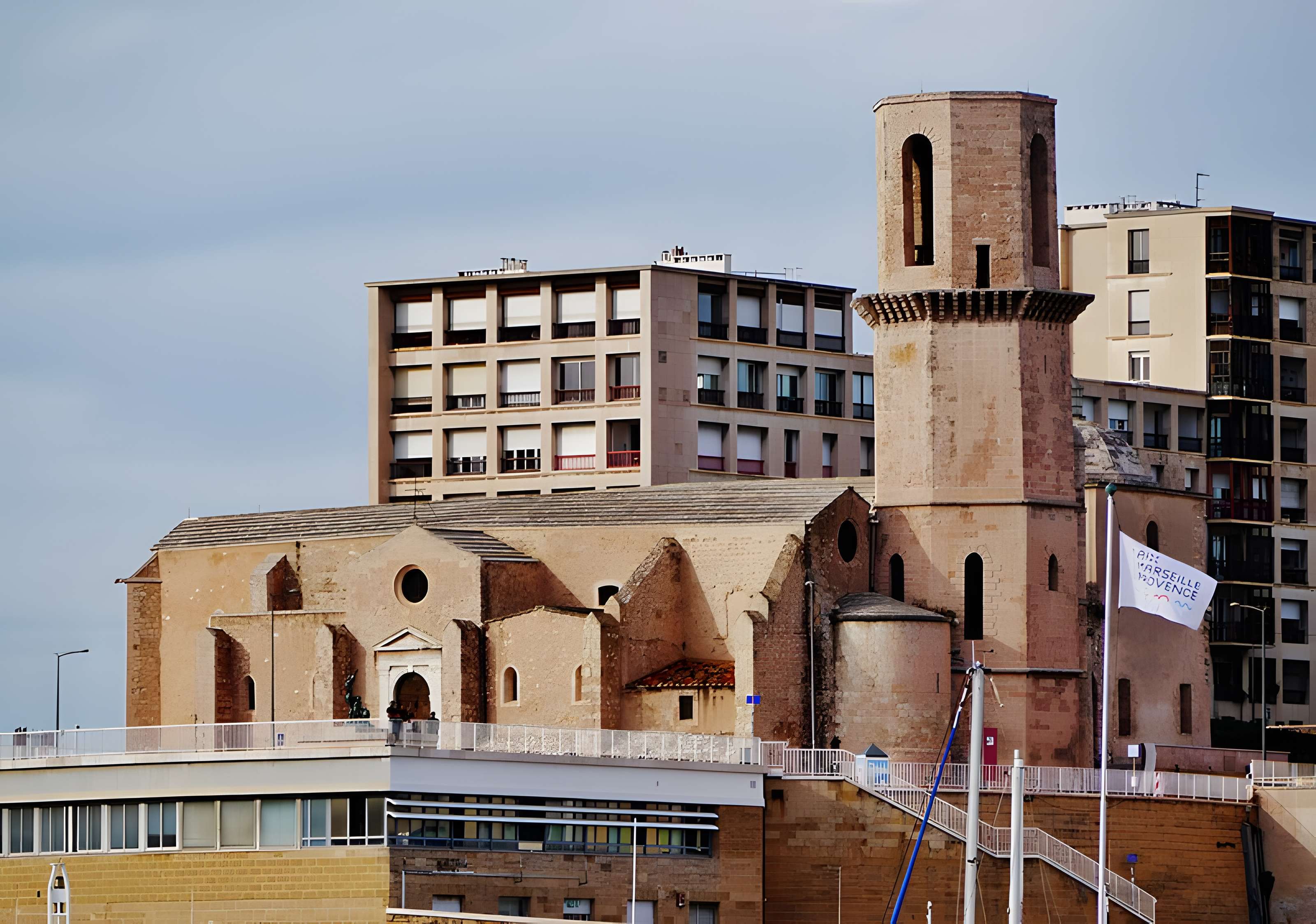Eglise et baptistère Saint-Laurent