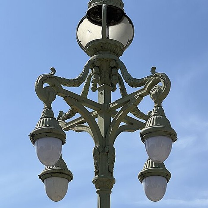 Photo de Escalier monumental daccès à la gare Saint-Charles