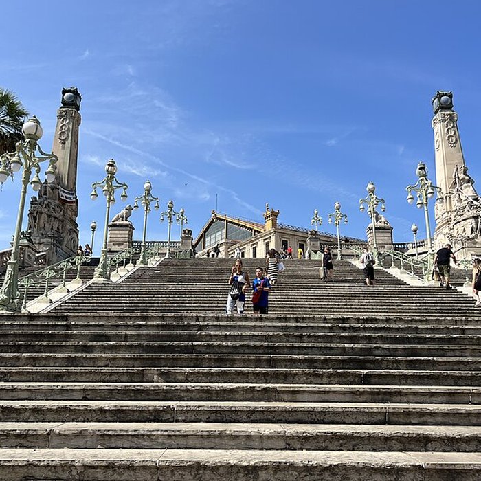 Photo de Escalier monumental daccès à la gare Saint-Charles