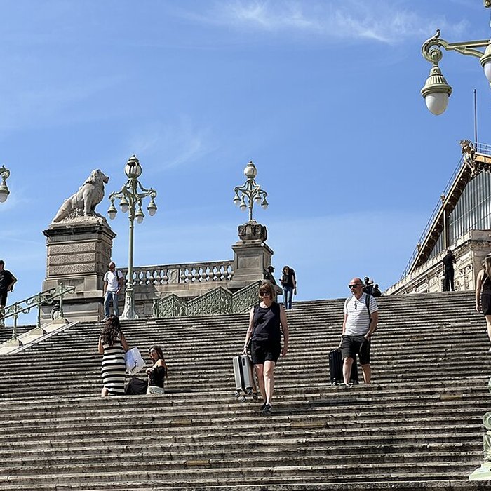 Photo de Escalier monumental daccès à la gare Saint-Charles