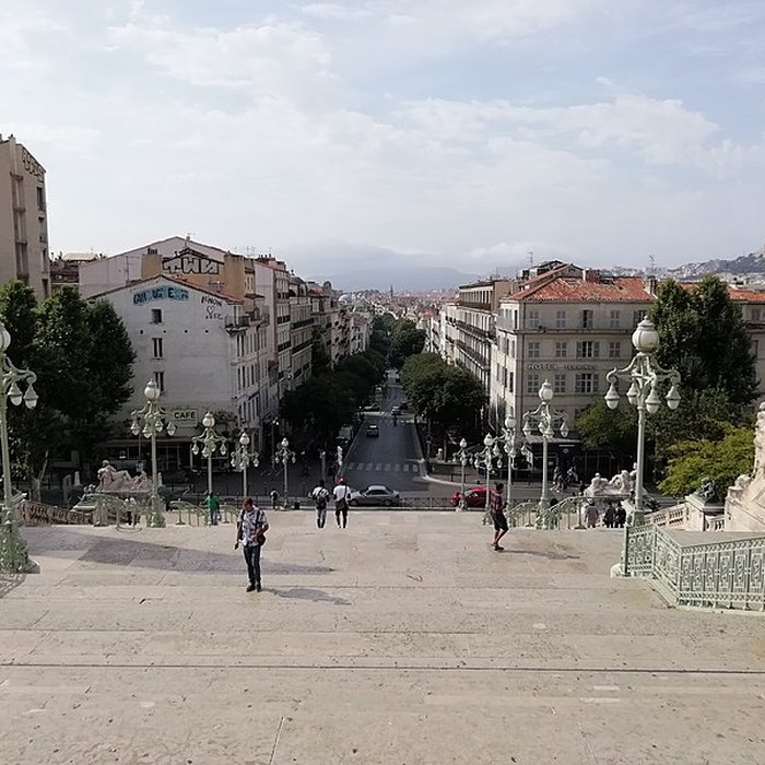 Photo de Escalier monumental daccès à la gare Saint-Charles
