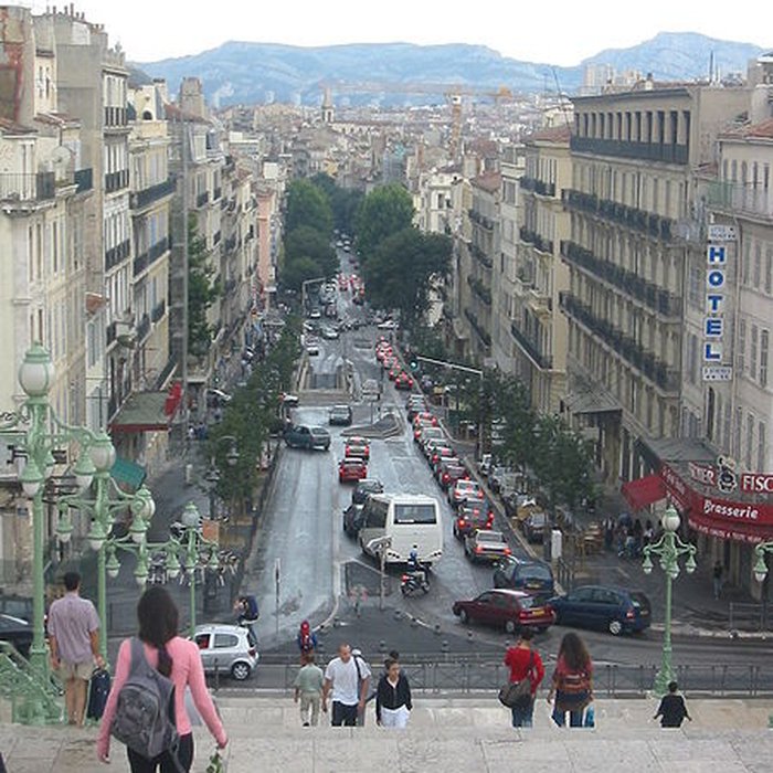 Photo de Escalier monumental daccès à la gare Saint-Charles