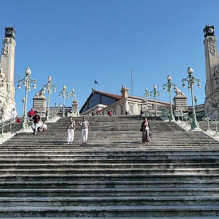 Photo de Escalier monumental daccès à la gare Saint-Charles