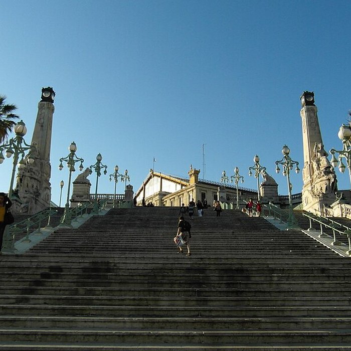 Photo de Escalier monumental daccès à la gare Saint-Charles