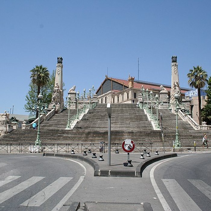 Photo de Escalier monumental daccès à la gare Saint-Charles