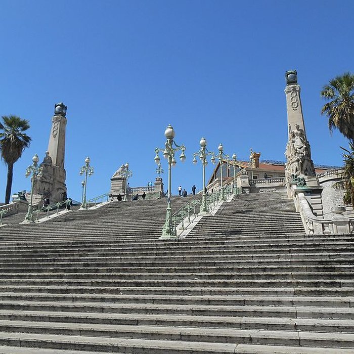 Photo de Escalier monumental daccès à la gare Saint-Charles