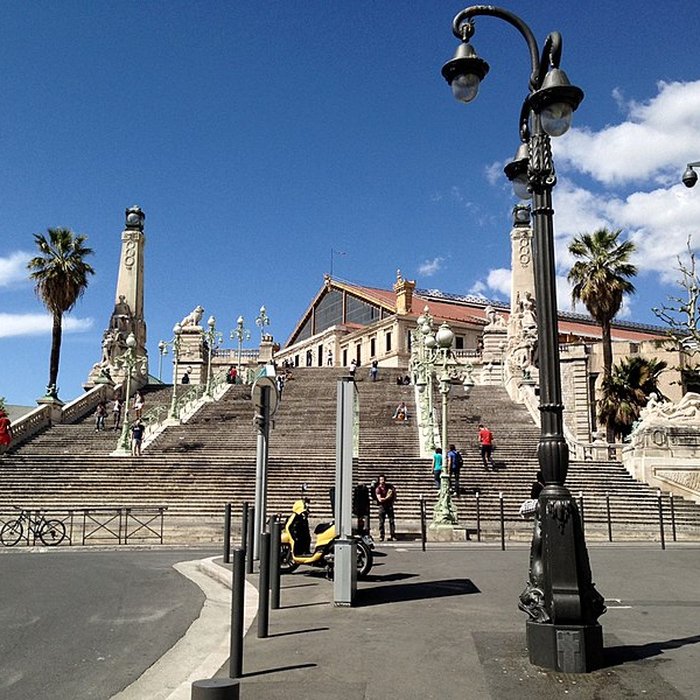 Photo de Escalier monumental daccès à la gare Saint-Charles