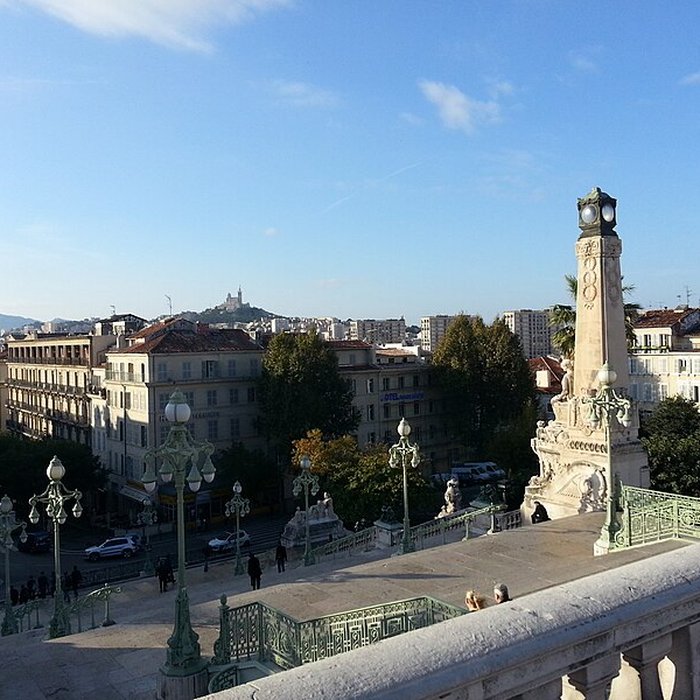 Photo de Escalier monumental daccès à la gare Saint-Charles