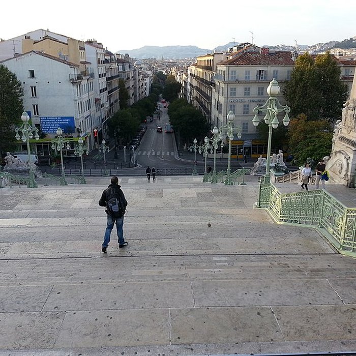 Photo de Escalier monumental daccès à la gare Saint-Charles