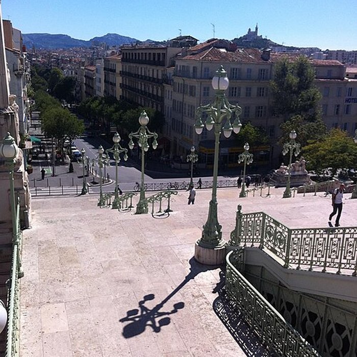 Photo de Escalier monumental daccès à la gare Saint-Charles