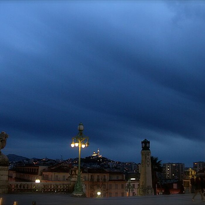 Photo de Escalier monumental daccès à la gare Saint-Charles