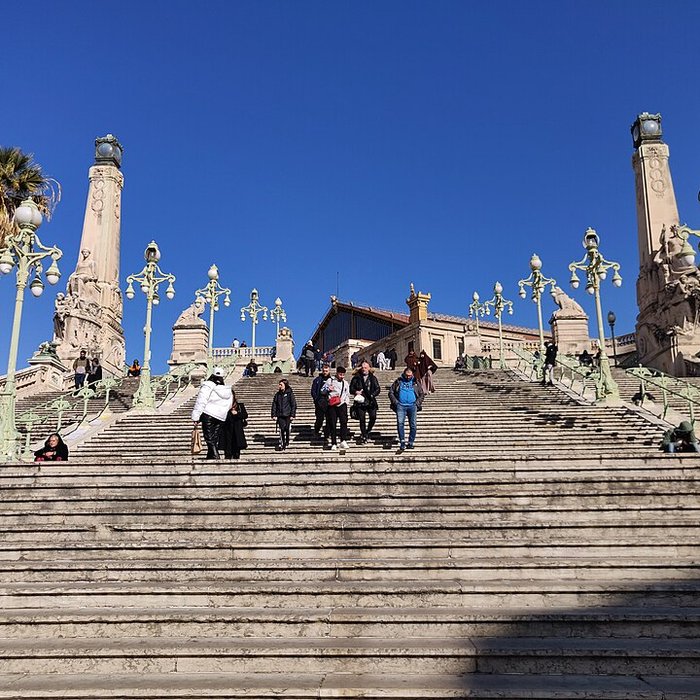 Photo de Escalier monumental daccès à la gare Saint-Charles