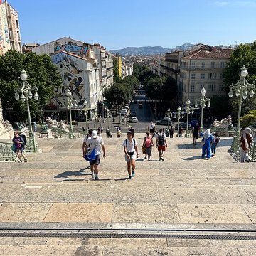 Escalier monumental daccès à la gare Saint-Charles