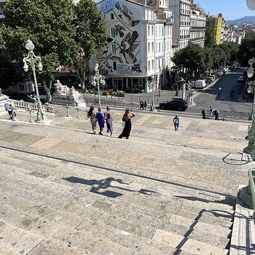 Escalier monumental daccès à la gare Saint-Charles