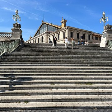 Escalier monumental daccès à la gare Saint-Charles