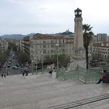 Escalier monumental daccès à la gare Saint-Charles