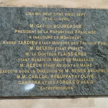 Escalier monumental daccès à la gare Saint-Charles