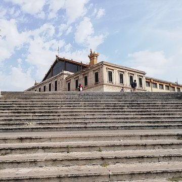 Escalier monumental daccès à la gare Saint-Charles