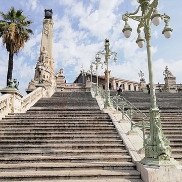 Escalier monumental daccès à la gare Saint-Charles