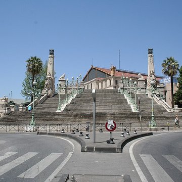 Escalier monumental daccès à la gare Saint-Charles