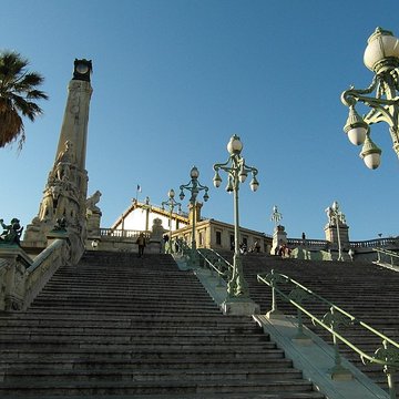 Escalier monumental daccès à la gare Saint-Charles