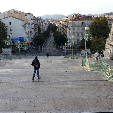 Escalier monumental daccès à la gare Saint-Charles