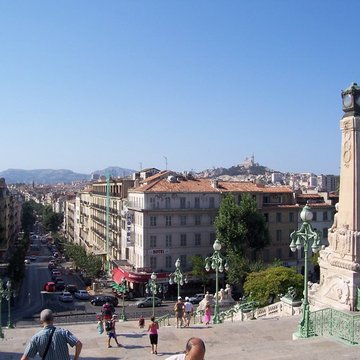 Escalier monumental daccès à la gare Saint-Charles