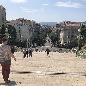 Escalier monumental daccès à la gare Saint-Charles