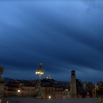 Escalier monumental daccès à la gare Saint-Charles