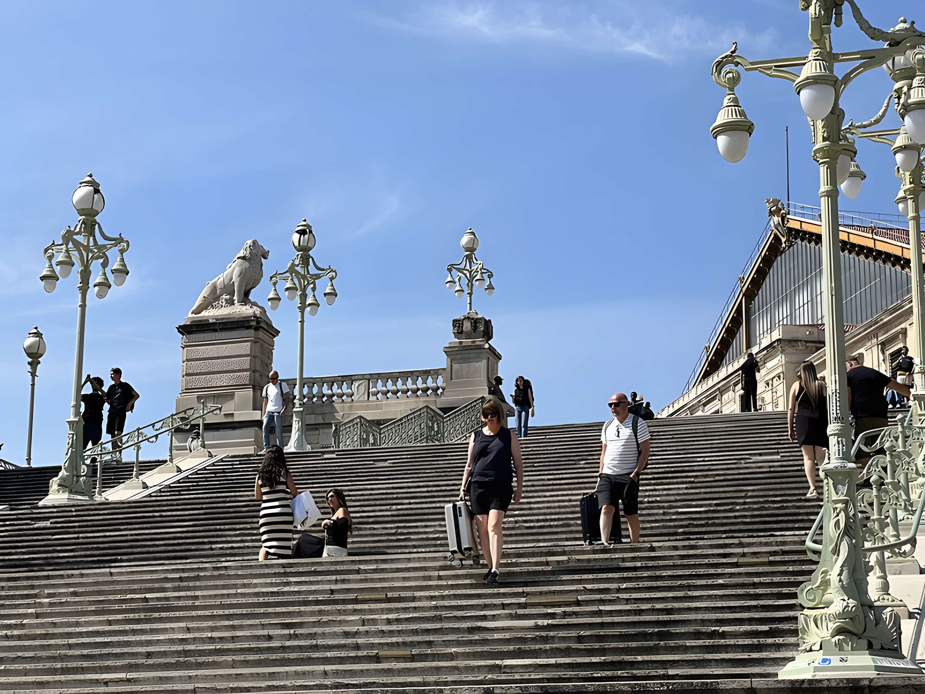 Escalier monumental d'accès à la gare Saint-Charles