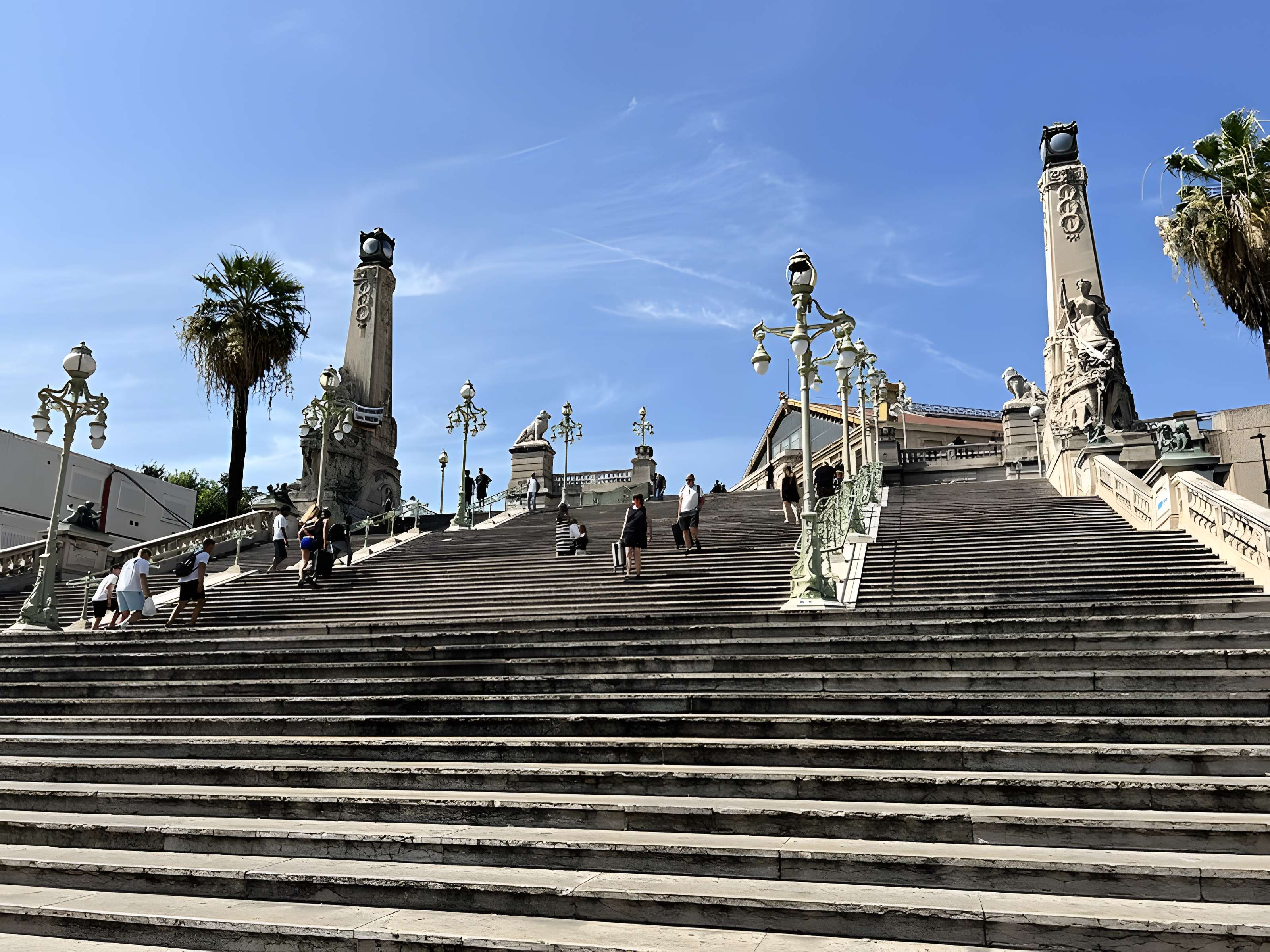 Escalier monumental d'accès à la gare Saint-Charles