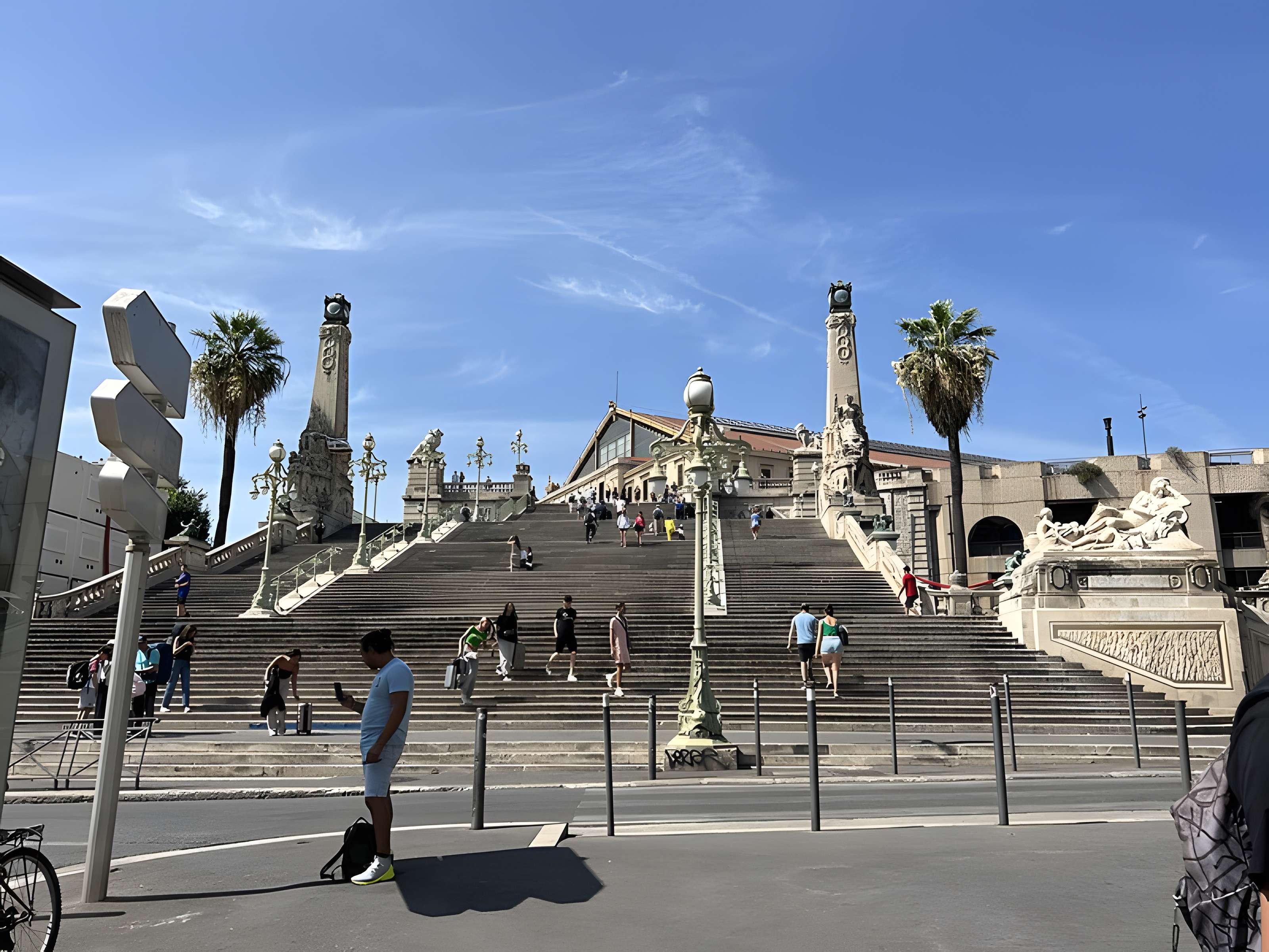 Escalier monumental d'accès à la gare Saint-Charles